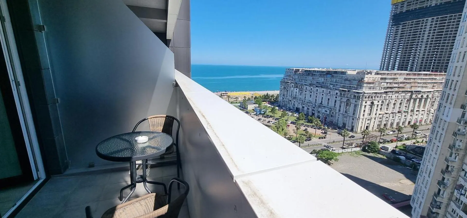 Courtyard By Marriott Центр Шикарный Апартамент С Видом На Море,Озеро,Город Батуми Апартаменты